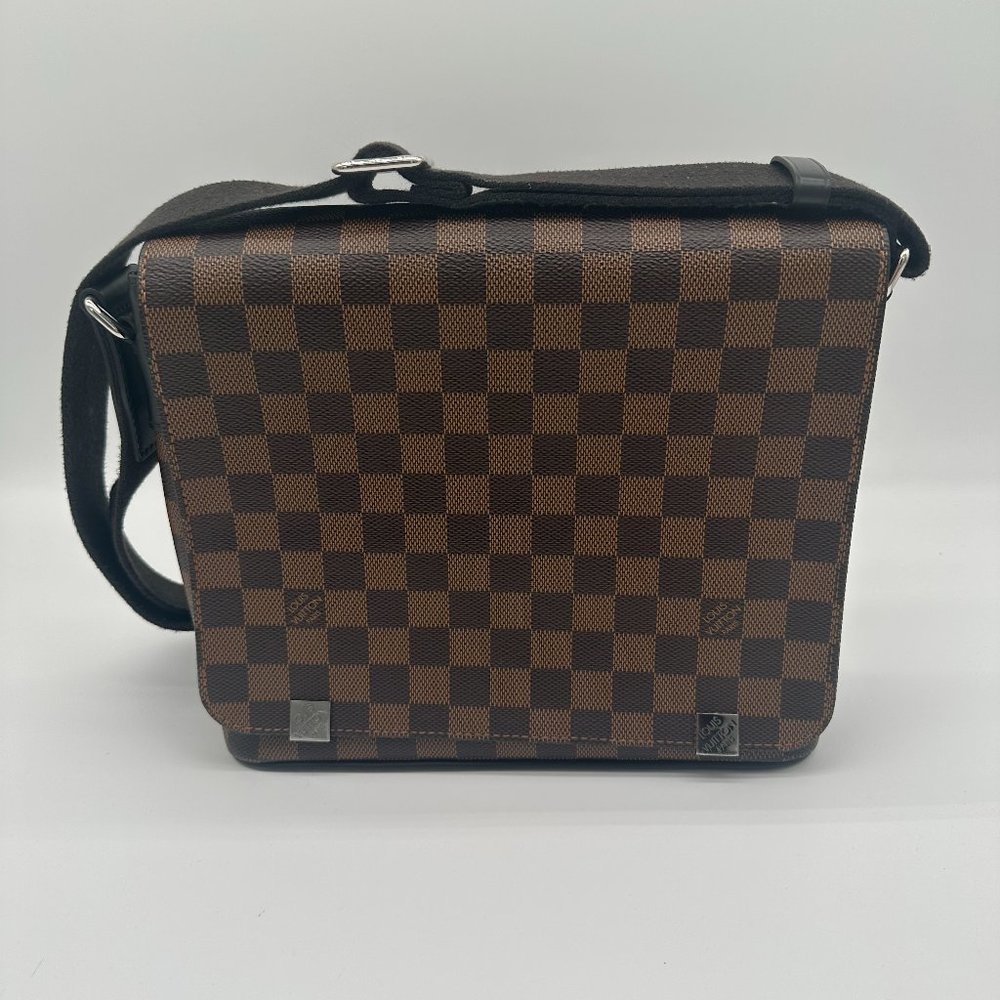 EUC  LOUIS VUITTON Damier Ebene District MM with Dust Bag and Box
